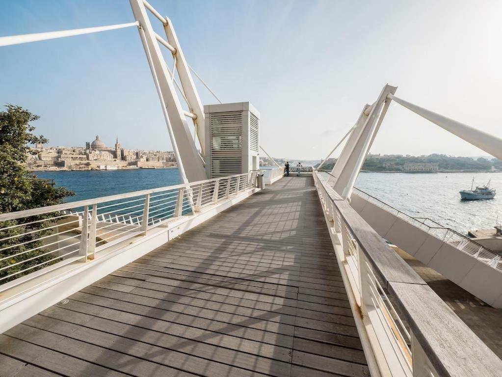 Deluxe Apartment With Valletta And Harbour Views Sliema Exterior foto